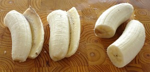 Banaanit pilkottu uppopaistoa varten