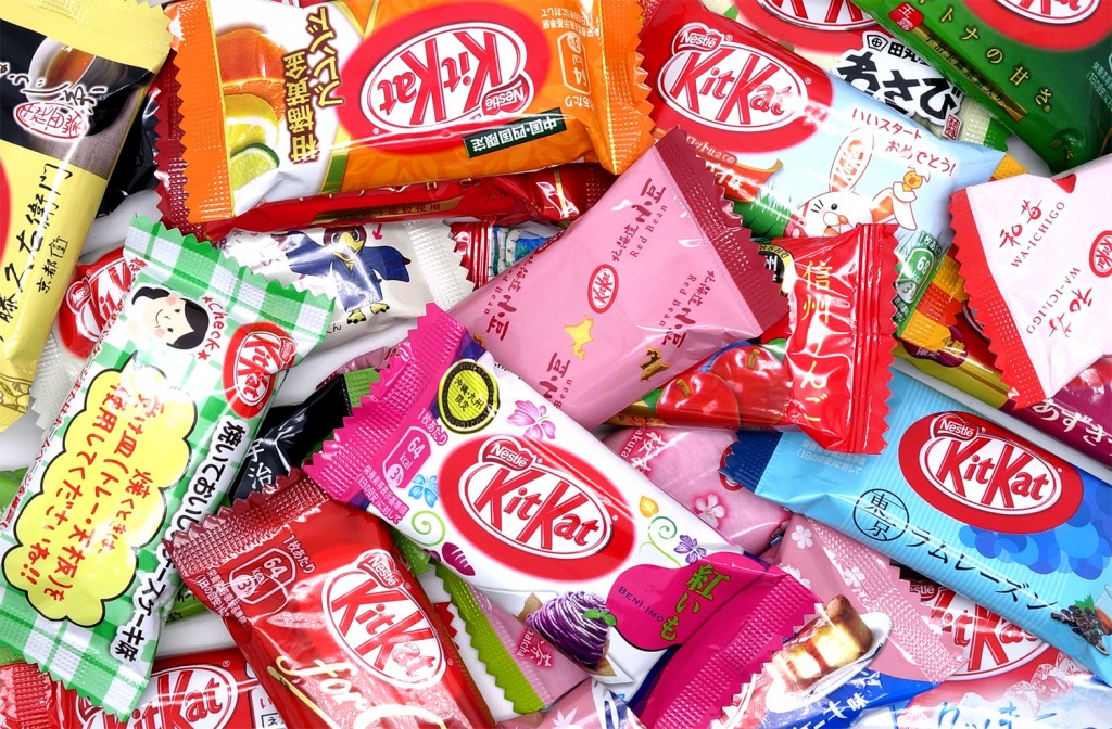 Läjä Japanilaisia KitKatteja