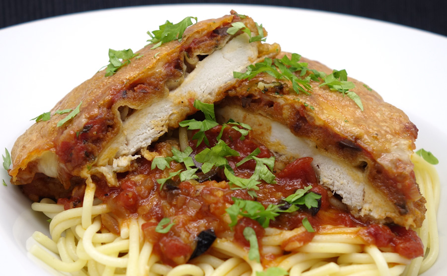 Parmesaanikana (Chicken Parmesan)