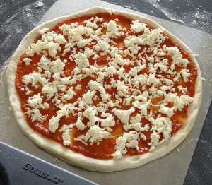 Pizzan täyttö osa 2 - Mozzarellajuusto