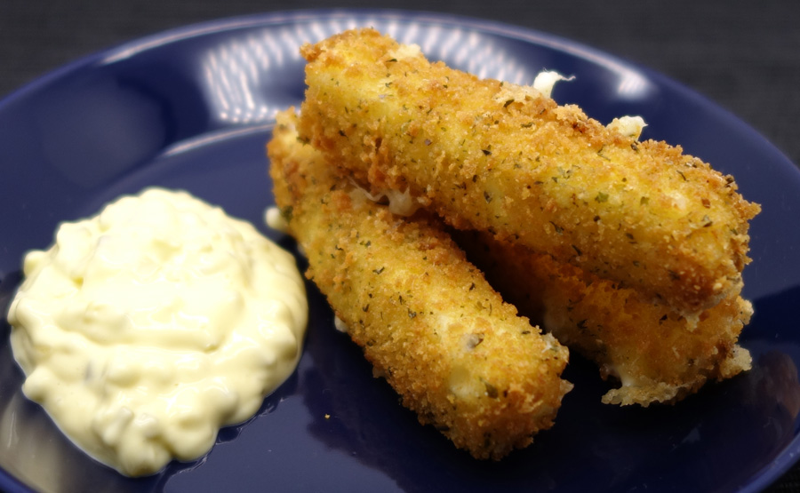 Mozzarella Sticks (Friteeratut Mozzarellatikut)