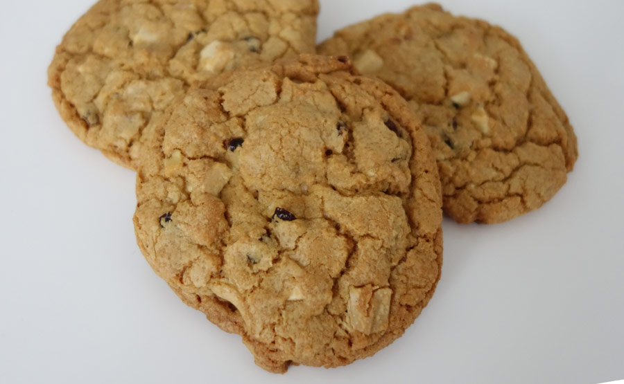 Valkosuklaa-Karpalo Pikkuleipä (Cookie)