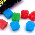 Lähikuvassa kirpeitä Sour Chewy Cubes karkkeja